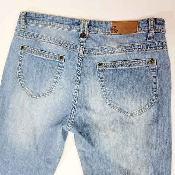 RUE BLUE ♡ Sweet Thin Stretchy Comfy Denim Faded 'n Distressed Blue Jeans 8 - Picture 5 of 14
